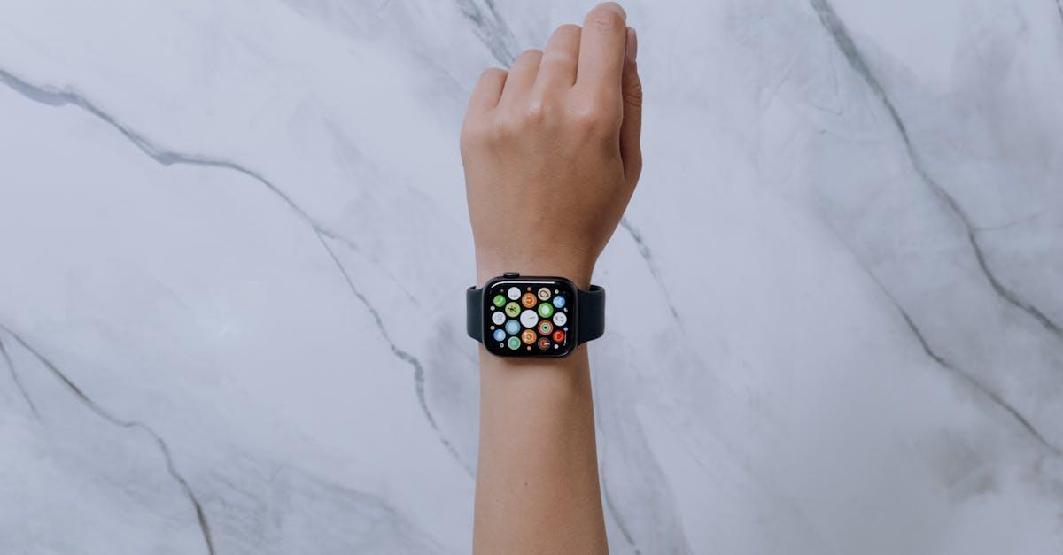 Czy warto kupić dziecku zegarek typu smartwatch z GPS? Przewodnik rodzica: bezpieczeństwo, samodzielność i spokój ducha