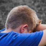 Praktyczne porady na radzenie sobie z frustracją dzieci: jak zamienić wybuchy w rozmowę i współpracę