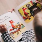 Wspólne układanie historyjek i opowieści obrazkowych: domowa zabawa, która rozpala wyobraźnię