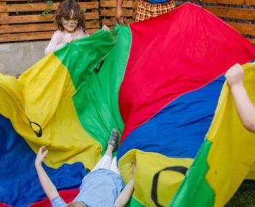 Gry edukacyjne uczące podstaw przyrody i fizyki: pomysły, które rozpalą ciekawość i uczą przez zabawę